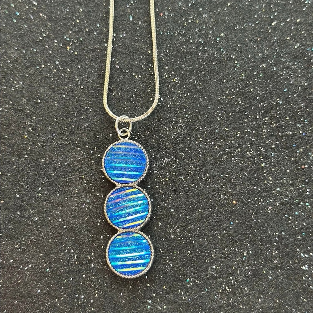 Elegant Blue Triple Pendant Necklace